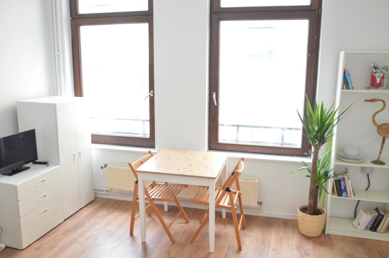 דירות בריסל Awesome Studio In Marolles מראה חיצוני תמונה