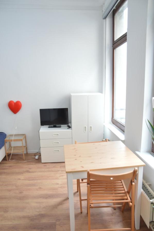 דירות בריסל Awesome Studio In Marolles מראה חיצוני תמונה